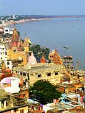 Temples on the bank of Ganges, Varanasi.jpg