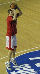 Mirza Teletović warming up in the second game of the 2008 ACB Finals.