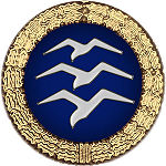 Badge: on a blue disc, silhouette of three white birds stacked in flight, the whole surrounded by a gold wreath