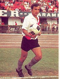 Oscar Más in River Plate's colours