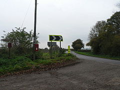 Breamore, postbox and^8470, SP6 340 - geograph.org.uk - 1030416.jpg