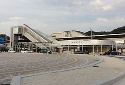 Maibara-station-west-entrance 20110731.jpg