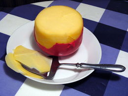 Small, spherical Edam cheese.