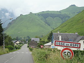 Osse-en-Aspe (Pyr-Atl, Fr) entrée du village.JPG