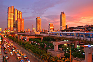 Bangkok skytrain sunset.jpg