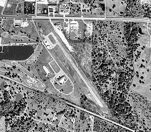 Cuero Municipal Airport-TX-23Jan1995-USGS.jpg
