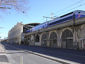 Façade de la gare de Nîmes.JPG