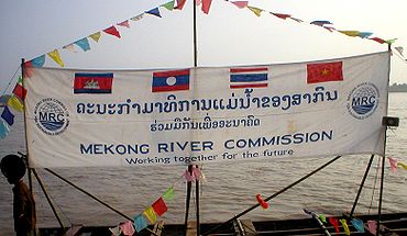 Mekong River Commission banderole au Laos.jpg